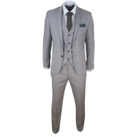 Traje clásico de tres piezas para hombre en color beige.