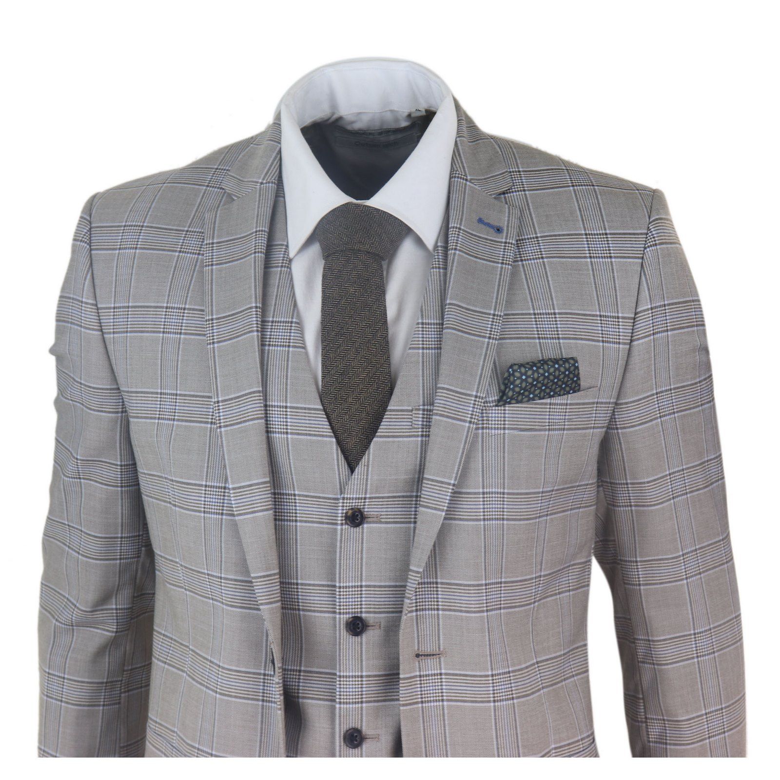 Traje clásico de tres piezas para hombre en color beige.