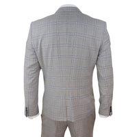 Traje clásico de tres piezas para hombre en color beige.