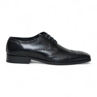 Zapatos de hombre clásicos de cuero negro con cordones, estilo brogue.
