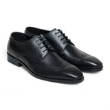 Zapatos de hombre clásicos de cuero negro con cordones, estilo brogue.