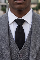 Corbata de hombre con acabado de ante negro