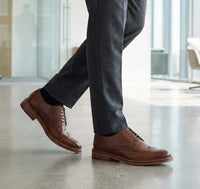Zapatos de vestir tipo brogue de cuero marrón para hombre