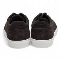 Zapatillas deportivas casuales de hombre con cordones, de ante marrón.