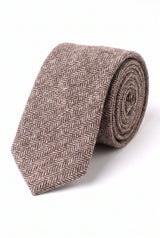 Corbata de hombre de tweed marrón con estampado de espiga.