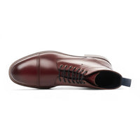 Botines Balmoral de piel burdeos para hombre con puntera reforzada.