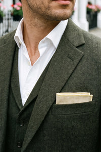 Pañuelo de bolsillo para hombre de mezcla de lana y tweed color champán.