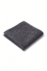 Pañuelo de bolsillo para hombre de mezcla de lana y tweed color carbón.