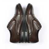 Zapatos Oxford clásicos de hombre con puntera reforzada y cordones.