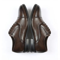 Zapatos Oxford clásicos de hombre con puntera reforzada y cordones.