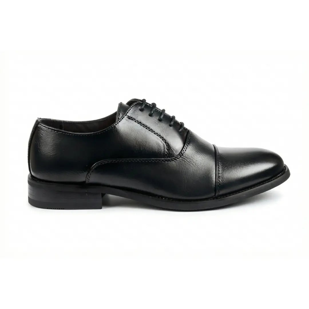 Zapatos Oxford clásicos de hombre con puntera reforzada y cordones.