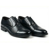 Zapatos Oxford clásicos de hombre con puntera reforzada y cordones.