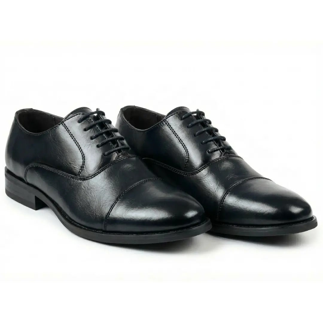 Zapatos Oxford clásicos de hombre con puntera reforzada y cordones.