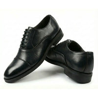 Zapatos Oxford clásicos de hombre con puntera reforzada y cordones.