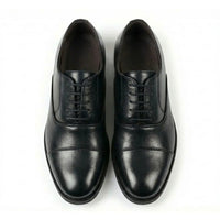 Zapatos Oxford clásicos de hombre con puntera reforzada y cordones.