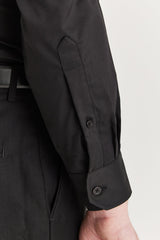 Camisa de vestir clásica para hombre con cuello abierto y puños dobles - Negra