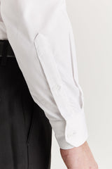 Camisa de vestir clásica para hombre con cuello abierto y puños dobles - Blanca