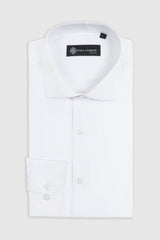 Camisa de vestir clásica para hombre con cuello abierto y puños dobles - Blanca