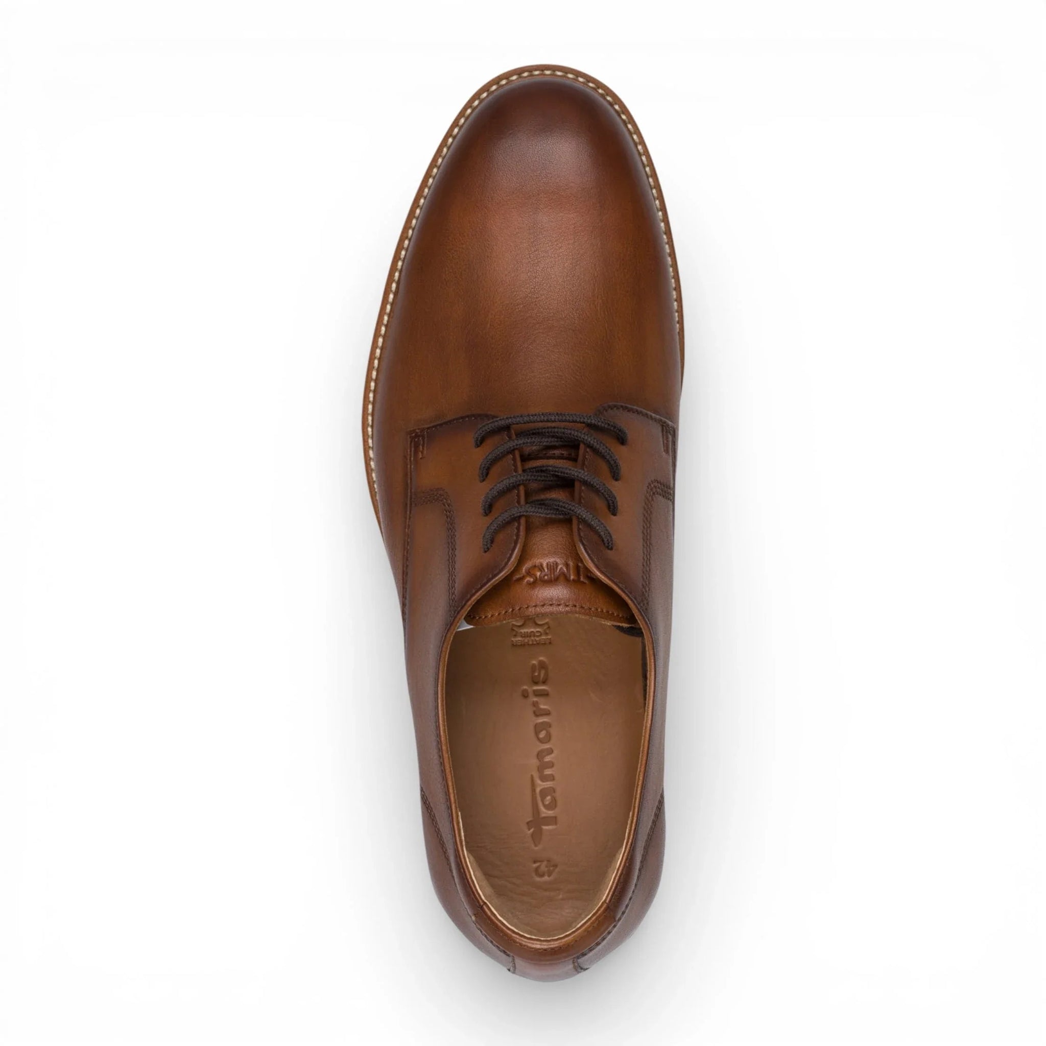 Zapatos Derby de hombre de piel marrón coñac con punta lisa.