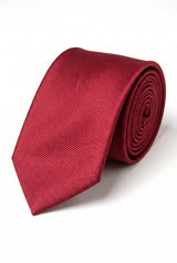Corbata estrecha lisa de color rojo oscuro para hombre