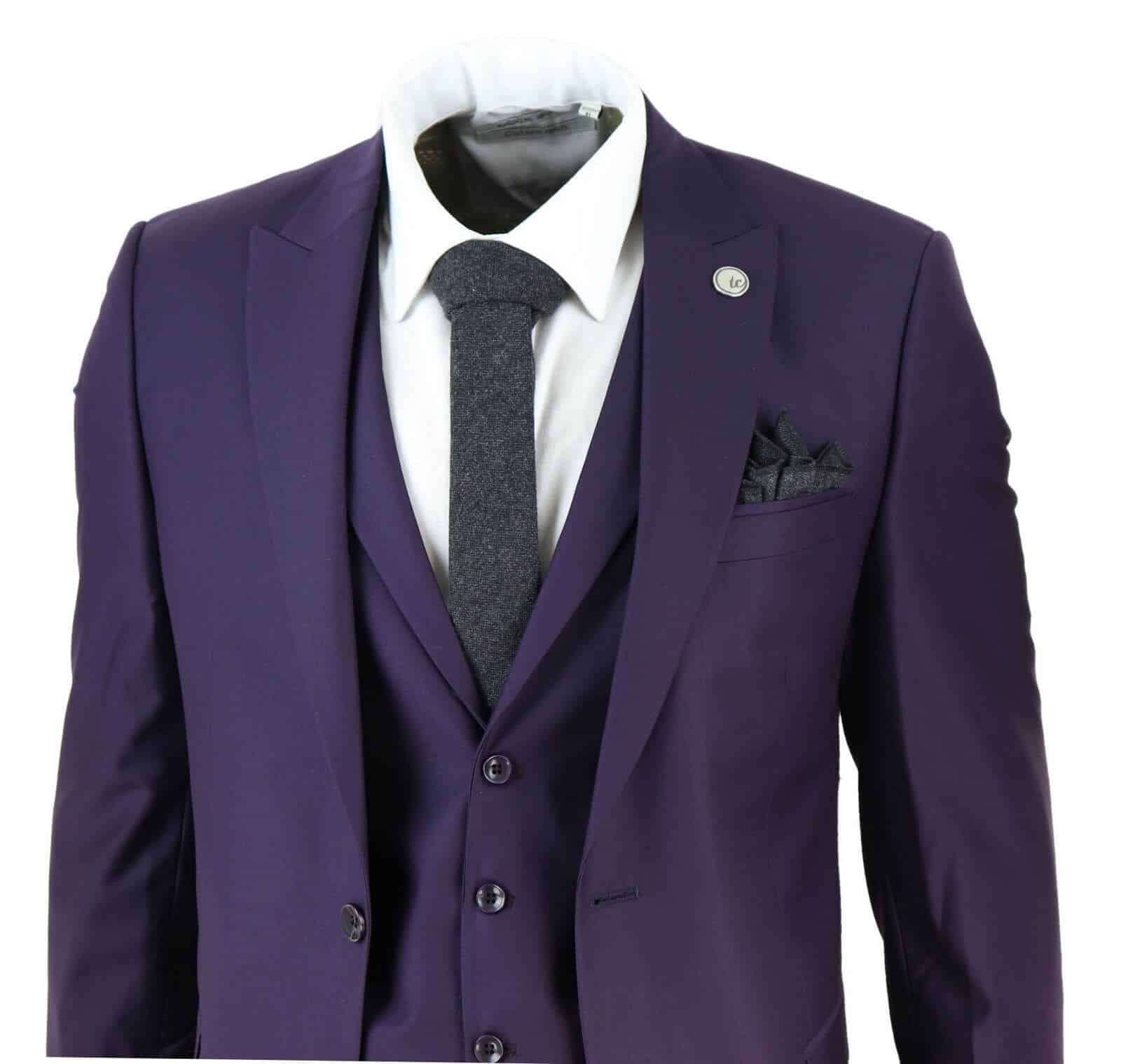 Traje de tres piezas para hombre color morado oscuro