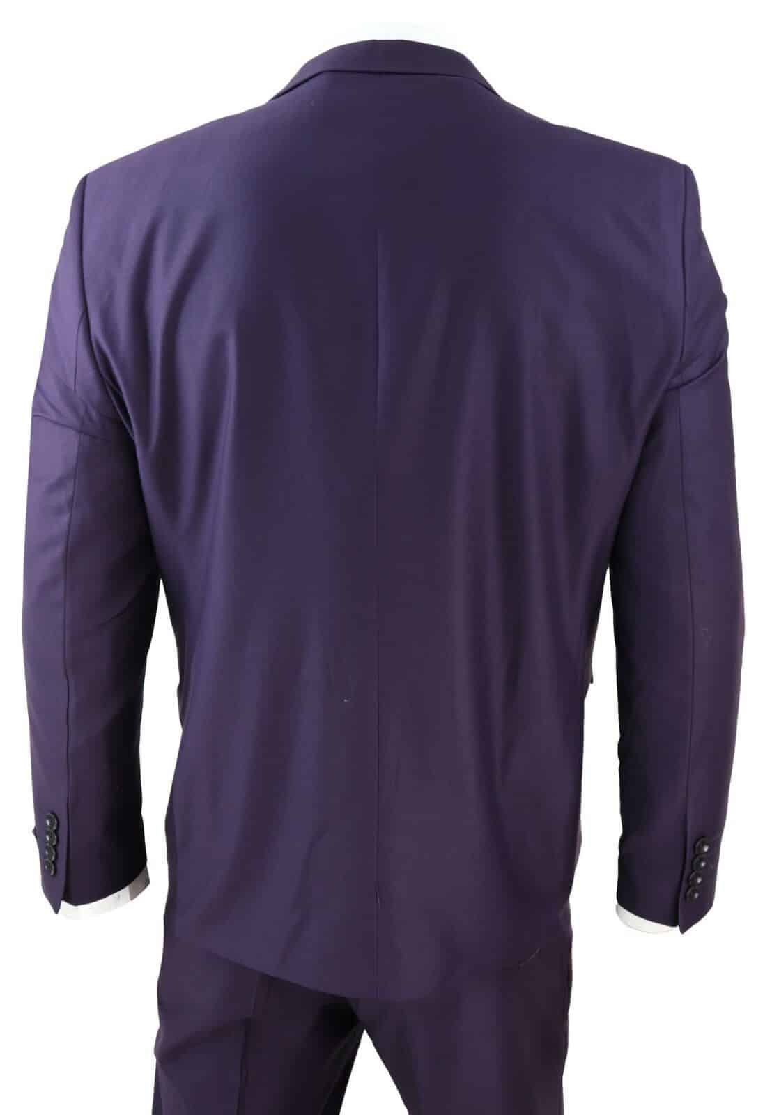 Traje de tres piezas para hombre color morado oscuro