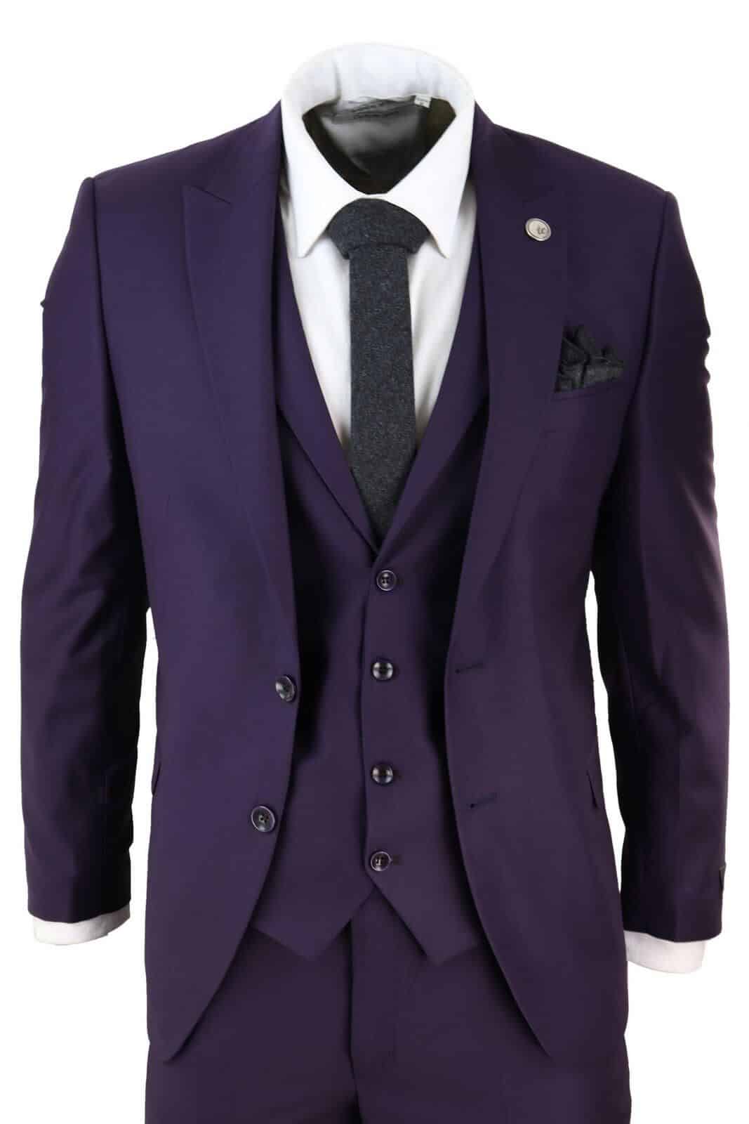 Traje de tres piezas para hombre color morado oscuro