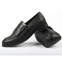 Mocasines sin cordones con hebilla y flecos para hombre