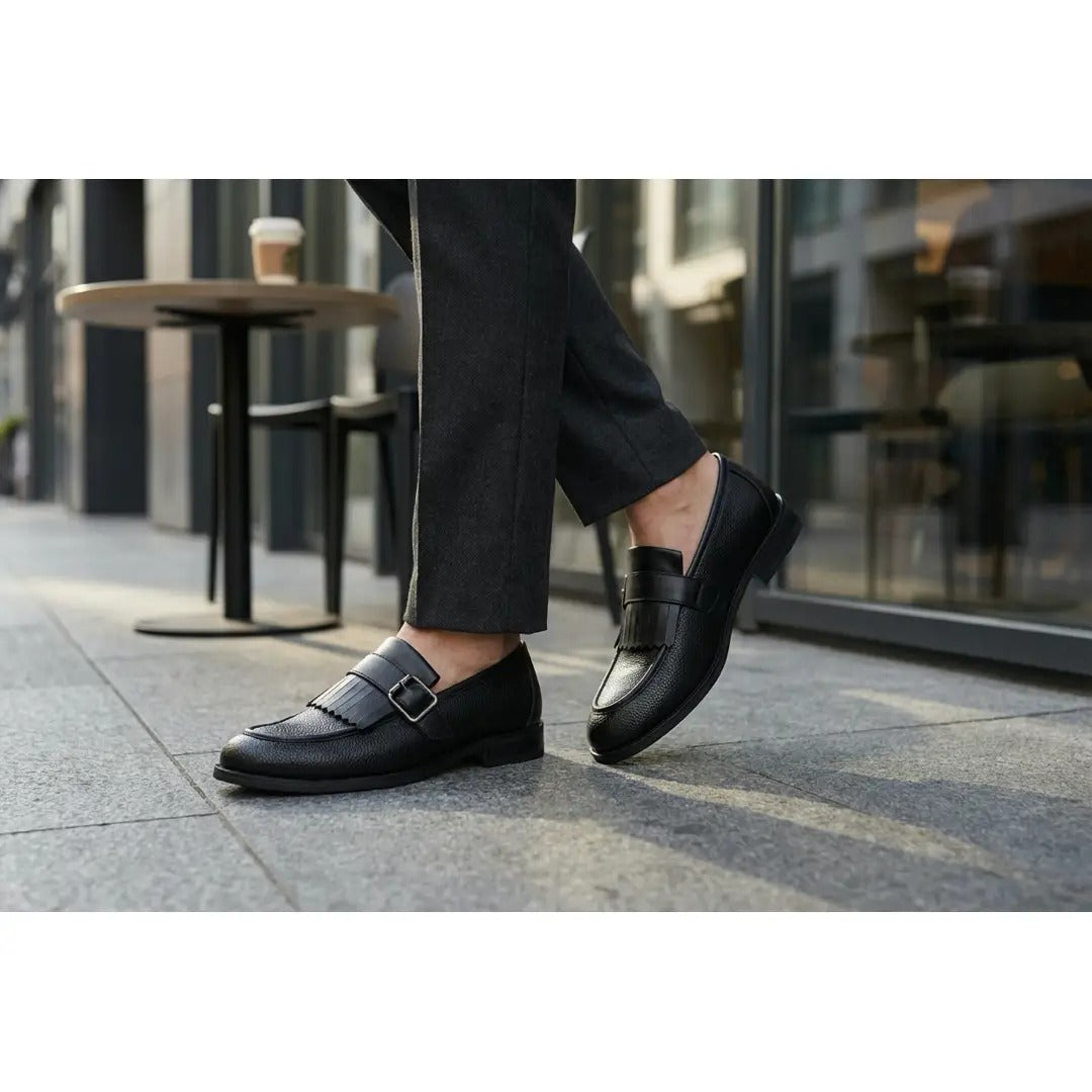 Mocasines sin cordones con hebilla y flecos para hombre