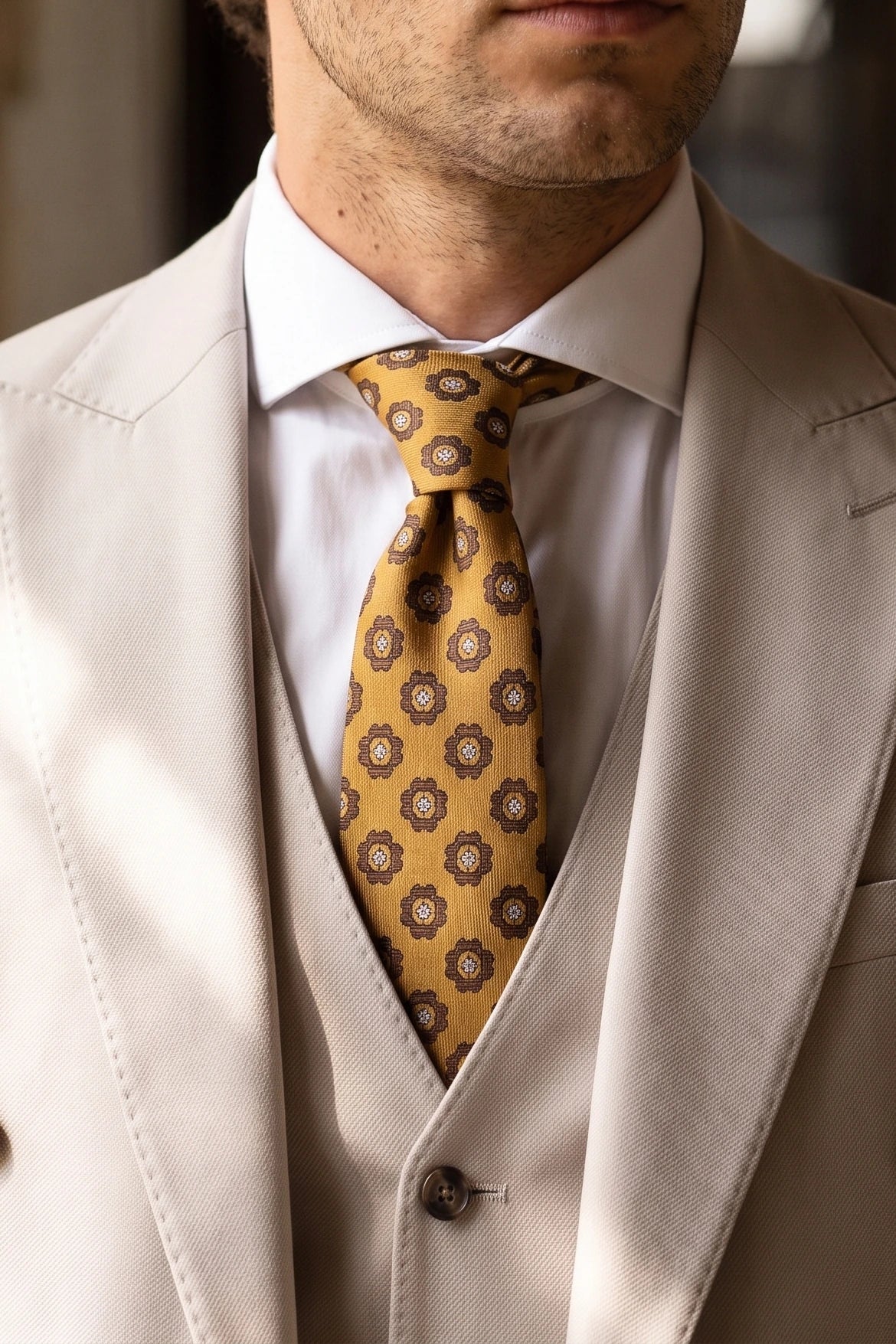 Corbata dorada con estampado paisley para hombre