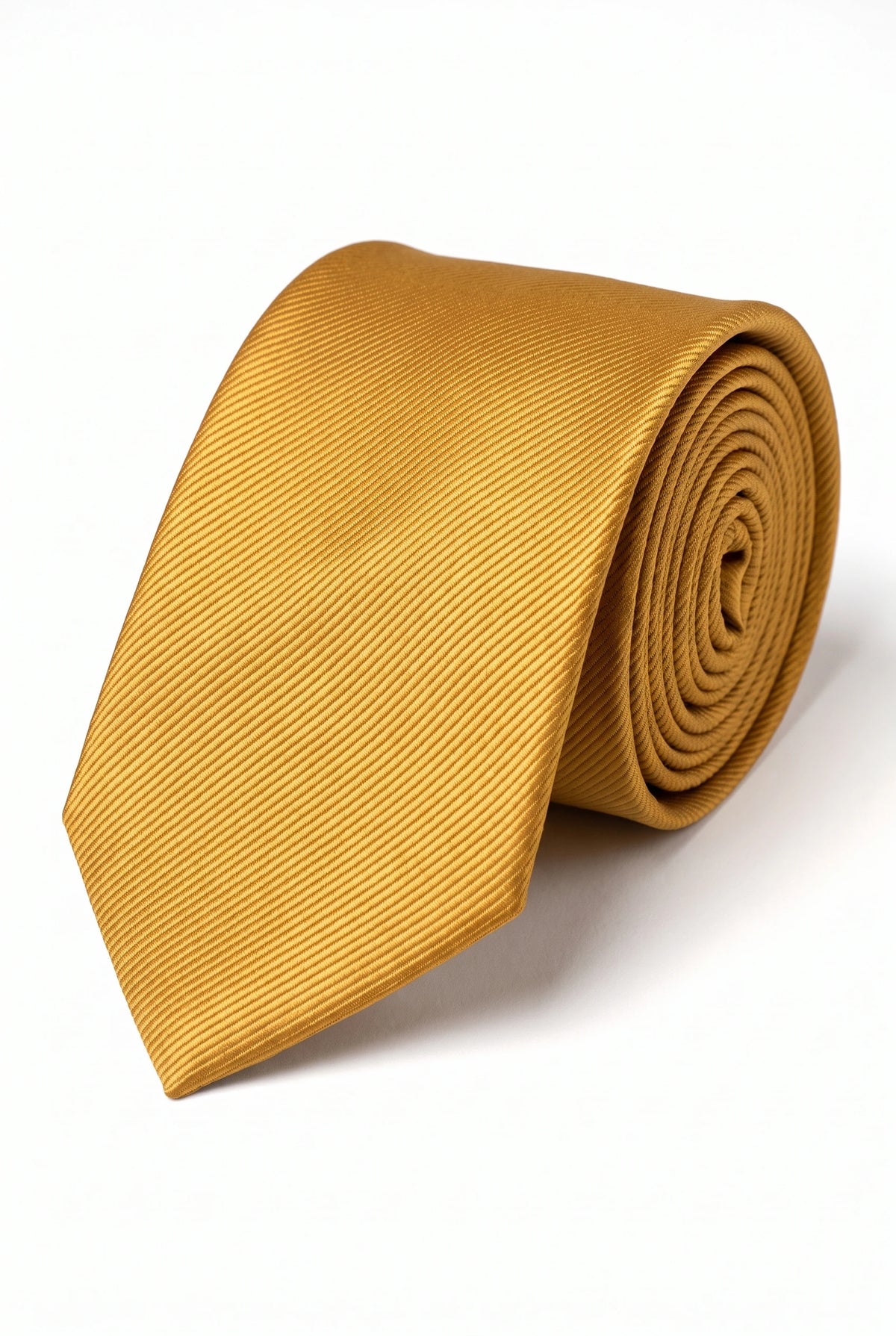 Corbata delgada de color liso dorada para hombre