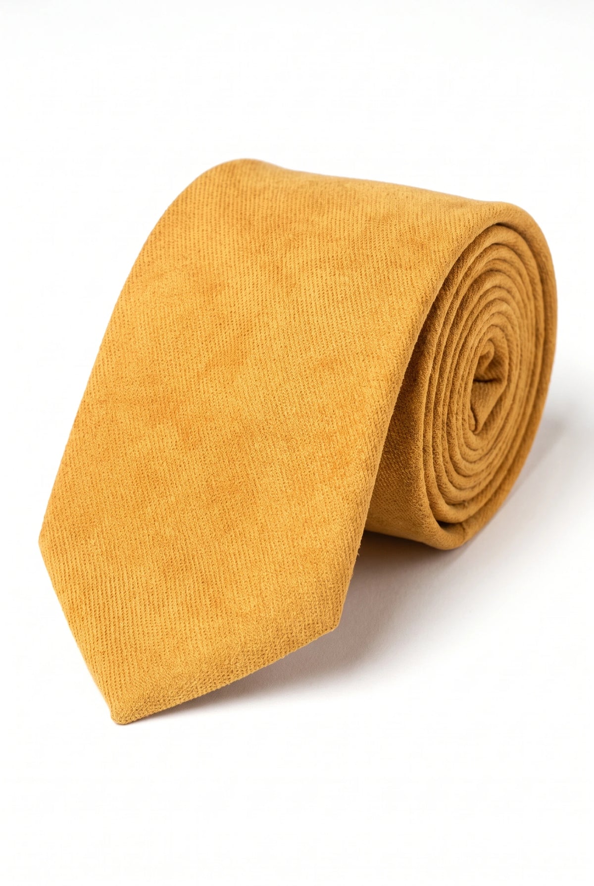 Corbata de hombre con acabado de gamuza dorada