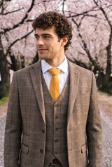 Corbata de hombre con acabado de gamuza dorada