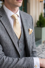 Conjunto de corbata dorada para hombre