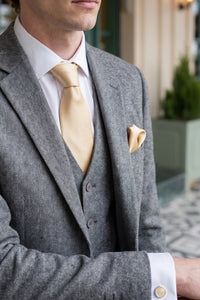 Conjunto de corbata dorada para hombre