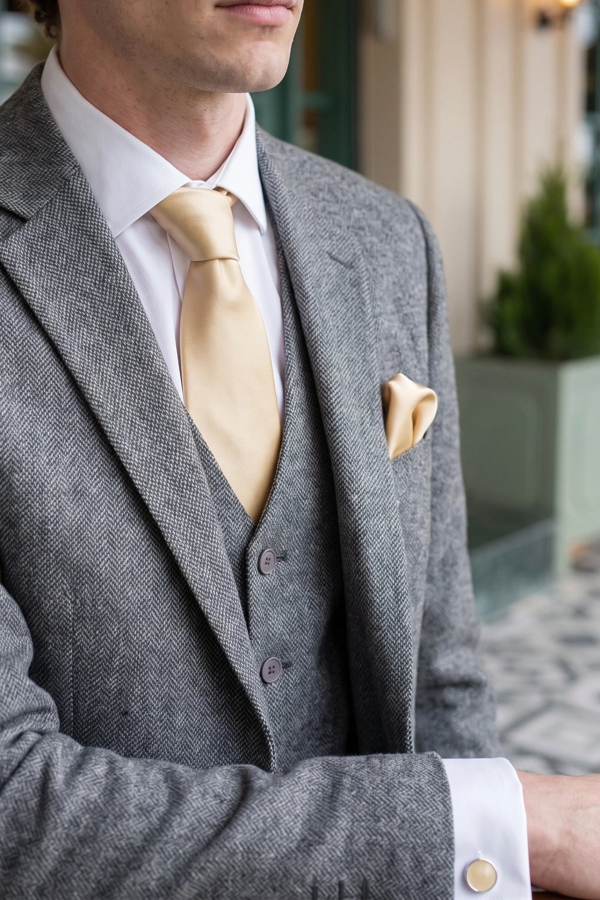 Conjunto de corbata dorada para hombre