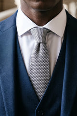 Corbata de punto gris lisa para hombre