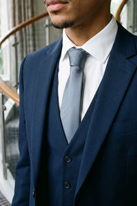 Corbata gris delgada de 6 cm para hombre, color liso.