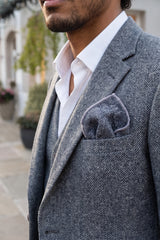 Pañuelo de bolsillo para hombre de mezcla de lana y tweed gris.