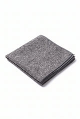 Pañuelo de bolsillo para hombre de mezcla de lana y tweed gris.