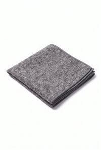 Pañuelo de bolsillo para hombre de mezcla de lana y tweed gris.