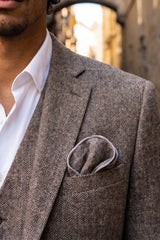 Pañuelo de bolsillo para hombre de mezcla de lana y tweed gris.