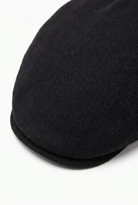 Gorra plana clásica negra para hombre