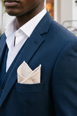 Pañuelo de bolsillo para hombre de mezcla de lana y tweed color marfil.