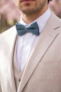 Pajarita doble de color azul claro para hombre