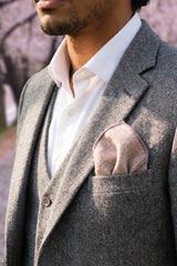 Pañuelo de bolsillo para hombre de mezcla de lana y tweed rosa claro.