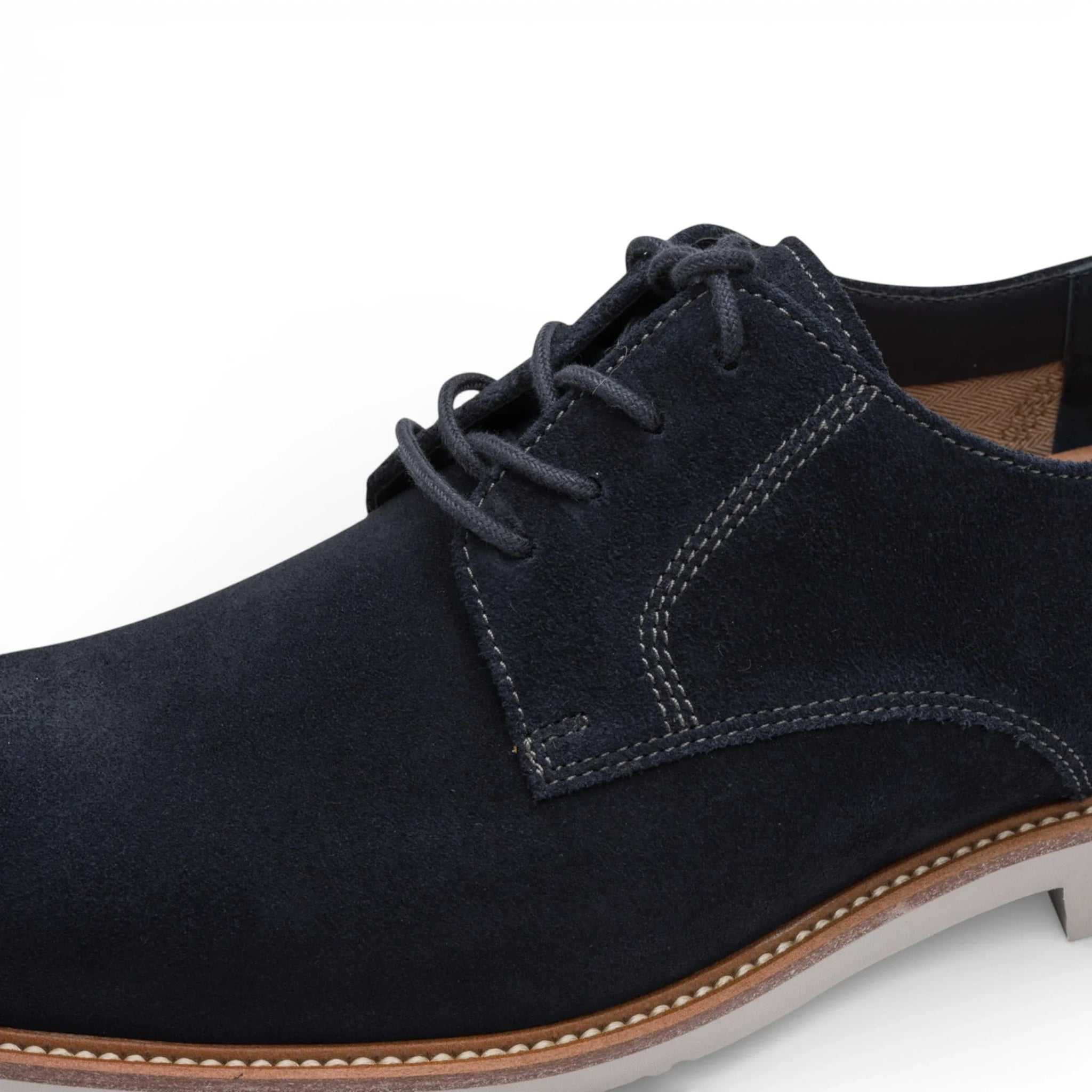 Zapatos Derby de hombre de ante azul marino con punta lisa.