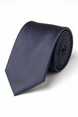Corbata azul marino delgada para hombre de 6 cm, color liso.