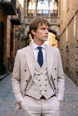 Corbata de hombre azul marino con acabado de ante.