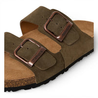 Sandalias tipo pantufla de cuero verde oliva para hombre con plantilla ajustable.
